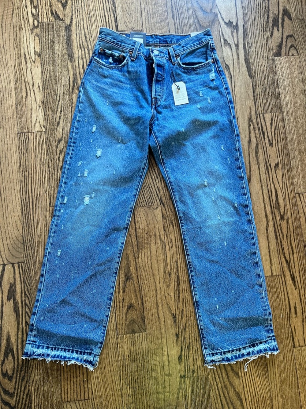 BNWT Levis 501 90s in a rare lightly distressed washed and opened hem. 27/30